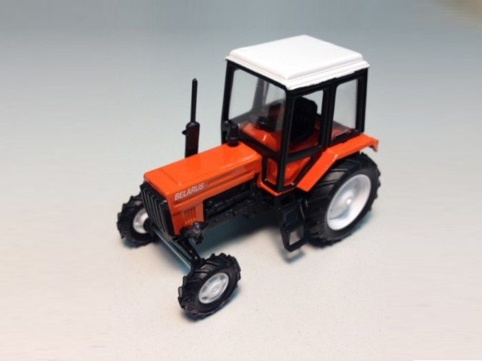 Сувенирная модель трактора МТЗ-82 ''Люкс-2'' металл (оранжевый с бел.кабиной) 1:43