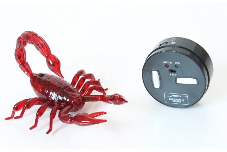 Радиоуправляемая игрушка-скорпион ИК-управление