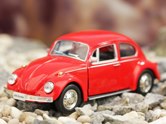 Машина Ideal 1:30-39 Volkswagen Beetle (блест. метал. фиолет.)