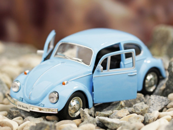 Машина Ideal 1:30-39 Volkswagen Beetle (блест. метал. фиолет.)