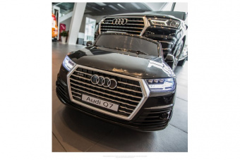 Радиоуправляемый детcкий электромобиль AUDI Q7