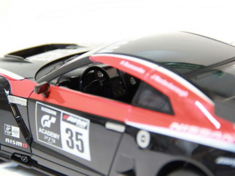 Р/У машина 1/16 Nissan GTR