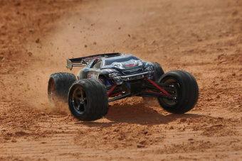Радиоуправляемая трагги TRAXXAS E-Revo 1:16 4WD Brushed TQ Fast Charger