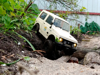 Радиоуправляемая машина WPL Suzuki Jimny (белая) 4WD 2.4G 1/10 RTR