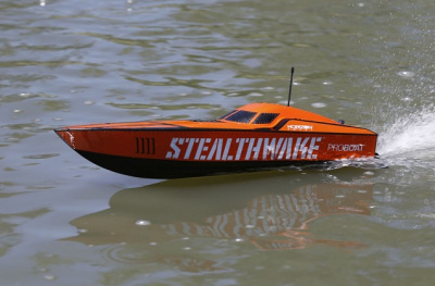 Радиоуправляемый катер ProBoat Stealthwake 23 Brushed Deep-V RTR