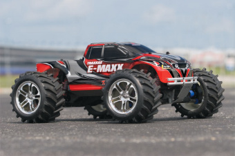 E-Maxx 1/10 4WD Brushed TQi Ready to Bluetooth Module Fast Charger