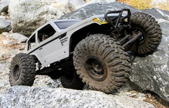 Краулер Axial 1/10 Wraith Spawn 4WD Rock Racer Brushed RTR (белый)