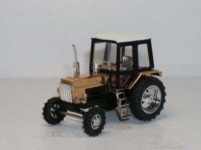 Сувенирная модель трактора МТЗ-82 Belarus Люкс-2 металл (золотой) 1:43