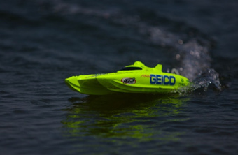 Радиоуправляемый катамаран ProBoat Miss Geico 17 Brushed RTR