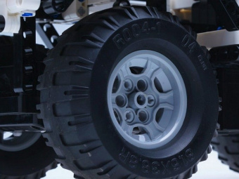 Радиоуправляемый конструктор CaDA Technic джип (533 детали)