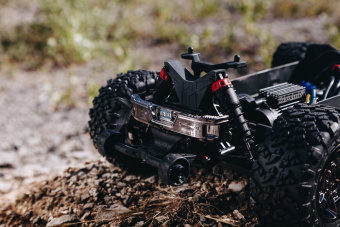 Радиоуправляемый монстр ARRMA Bigrock Crew Cab MEGA 4x4 1/10