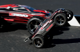 Радиоуправляемый монстр Traxxas 1:16 E-Revo VXL Brushless 4WD 2.4 Ghz, электро, RTR