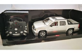 Машина CHEVROLET 1:16 со светом