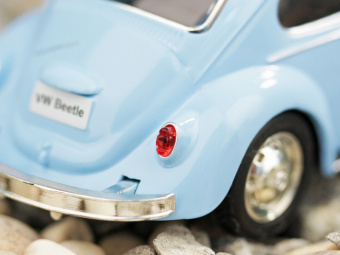 Машина Ideal 1:30-39 Volkswagen Beetle (блест. метал. фиолет.)