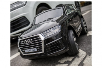 Радиоуправляемый детcкий электромобиль AUDI Q7