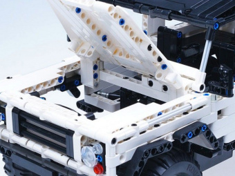 Радиоуправляемый конструктор CaDA Technic джип (533 детали)